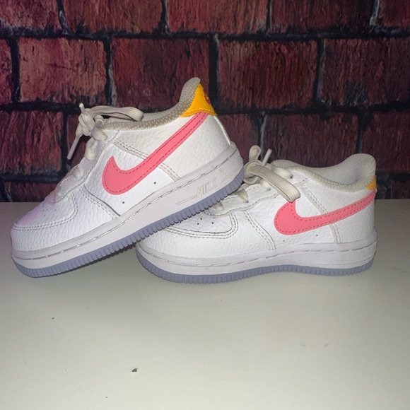 Nike - Picture 4 of 4